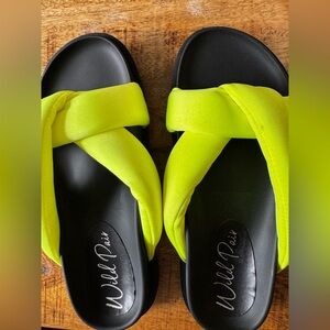 Wild Pair BECK Women's Bright neon  Yellow green puffer Slide Sandals NWT BOX